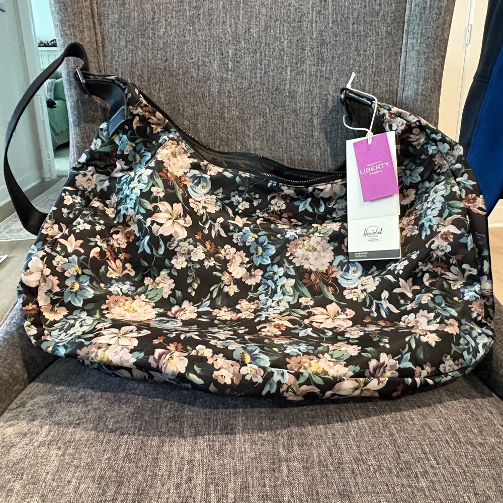 Herschel Yara Shoulder Bag Large 26L. Limited edition